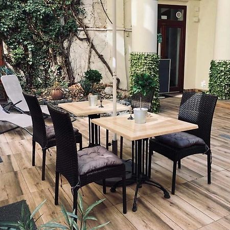 Atrium Panzio Esztergom Exterior foto