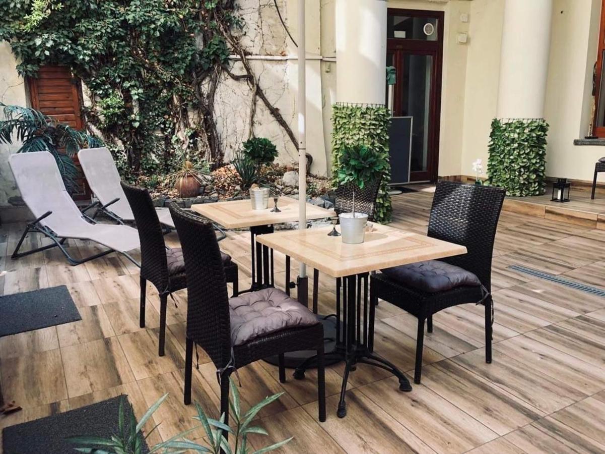 Atrium Panzio Esztergom Exterior foto