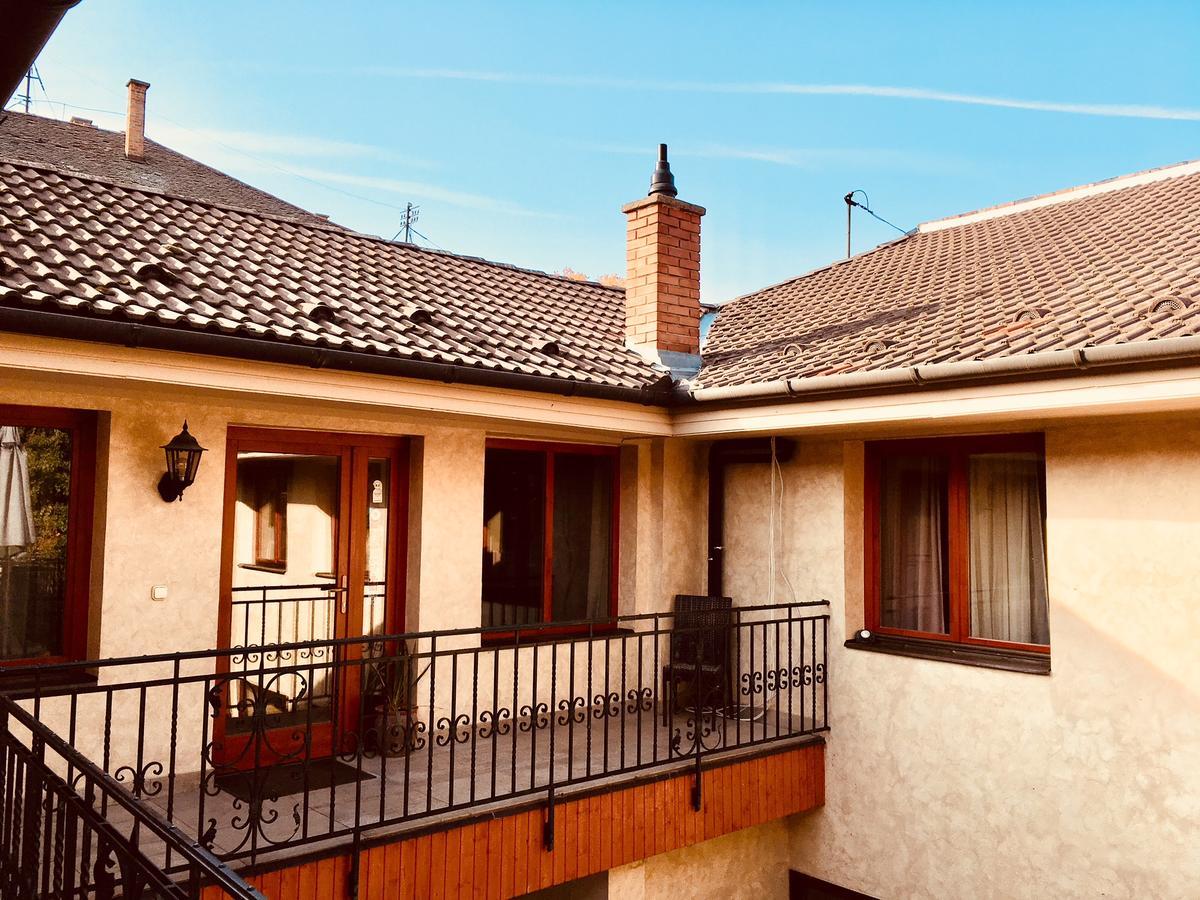 Atrium Panzio Esztergom Exterior foto