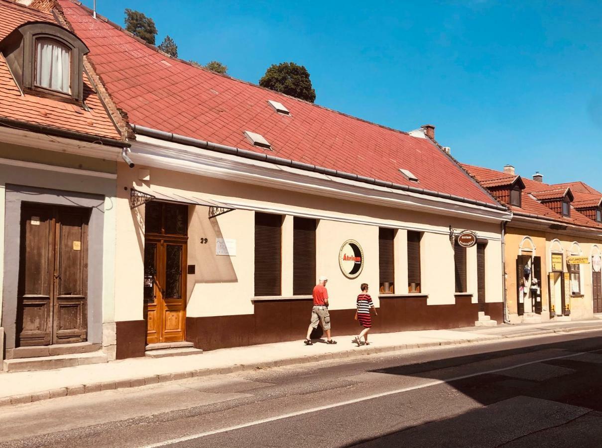 Atrium Panzio Esztergom Exterior foto